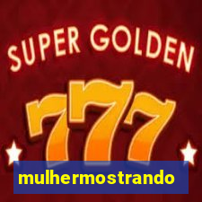 mulhermostrandoopeito
