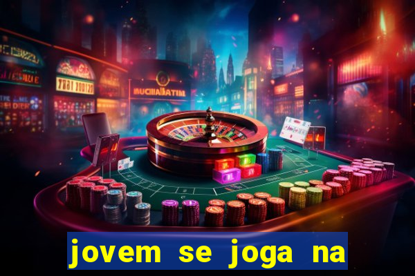jovem se joga na linha do trem 2024